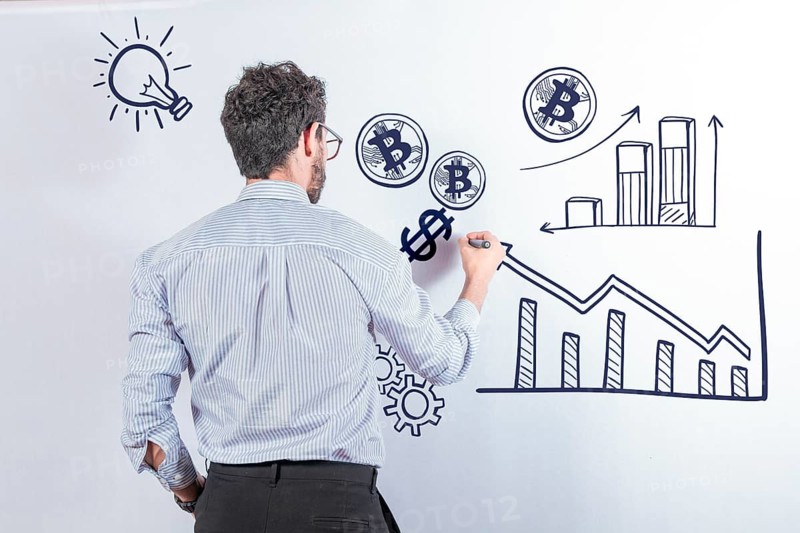 Business man drawing finance