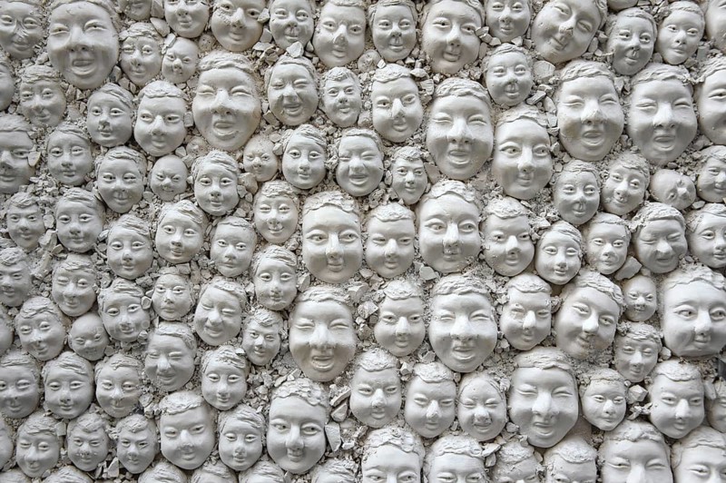 Plaster heads and faces