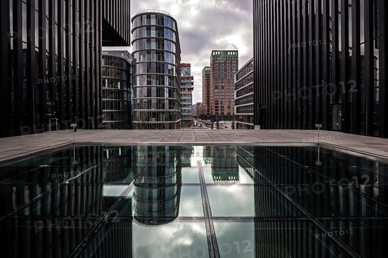 Hotel Hyatt Regency Duesseldorf and office building at the Hafenspitze in the Media Harbour