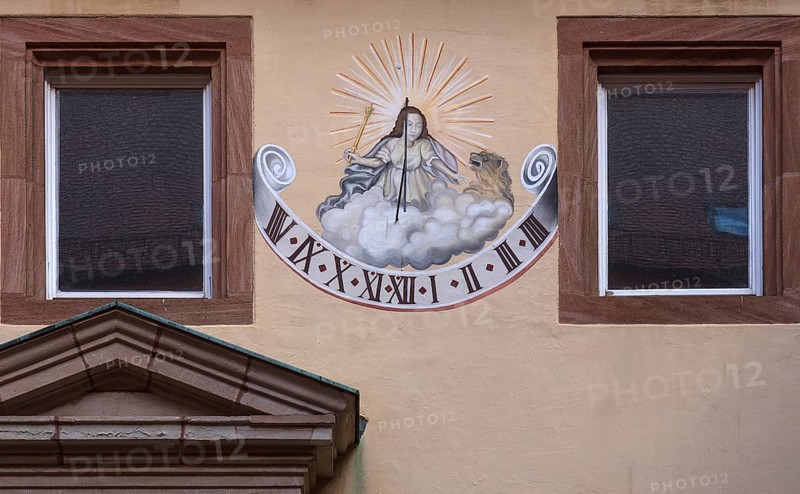 Sonnenuhr im Hof vom ehemaligen Krafftschen Haus
