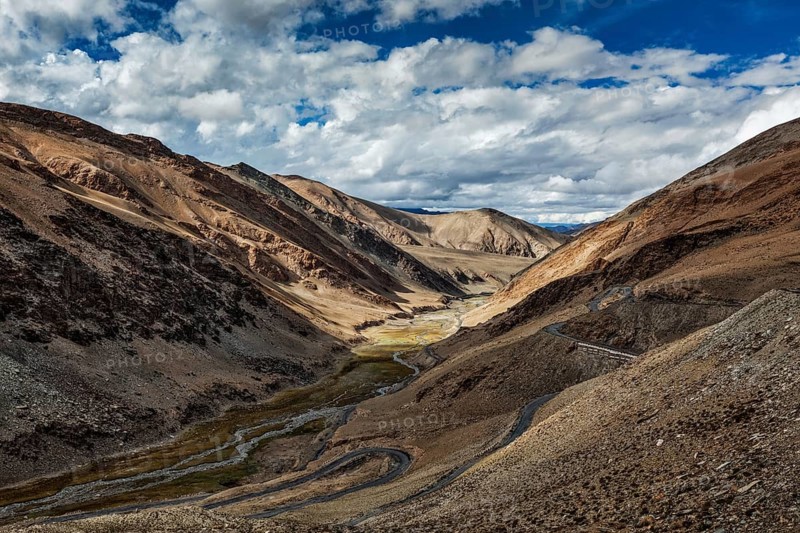 Himalayan landscape near Tanglang-La pass in Himalayas along Manale-Leh road
