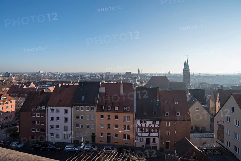 Blick von der Freiung der Nuernberger Burg auf die Altstadt