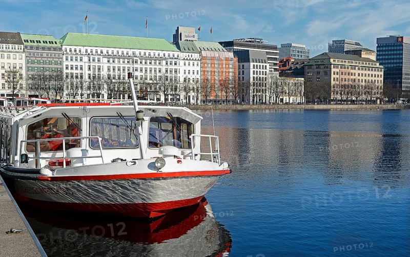 Alsterdampfer auf der Binnenalster