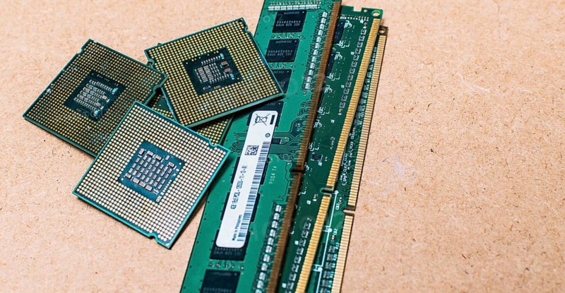 RAM memories with computer microprocessors isolated