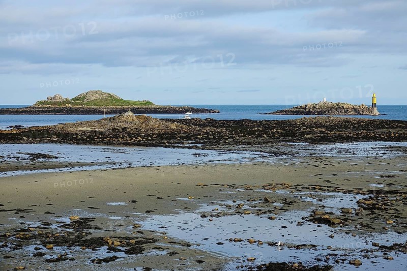 Lighthouse Ar-Chaden in the Canal de l'Ile de Bartz in front of Roscoff