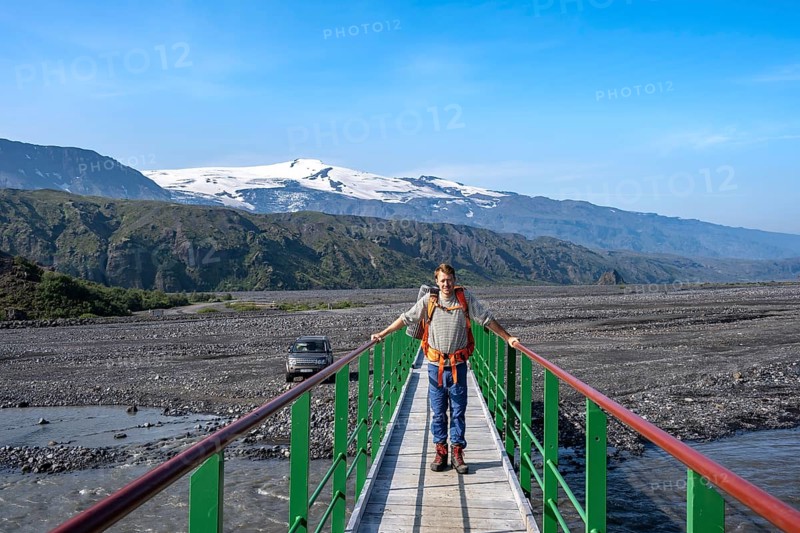 Hikers on a bridge over the river Krossa