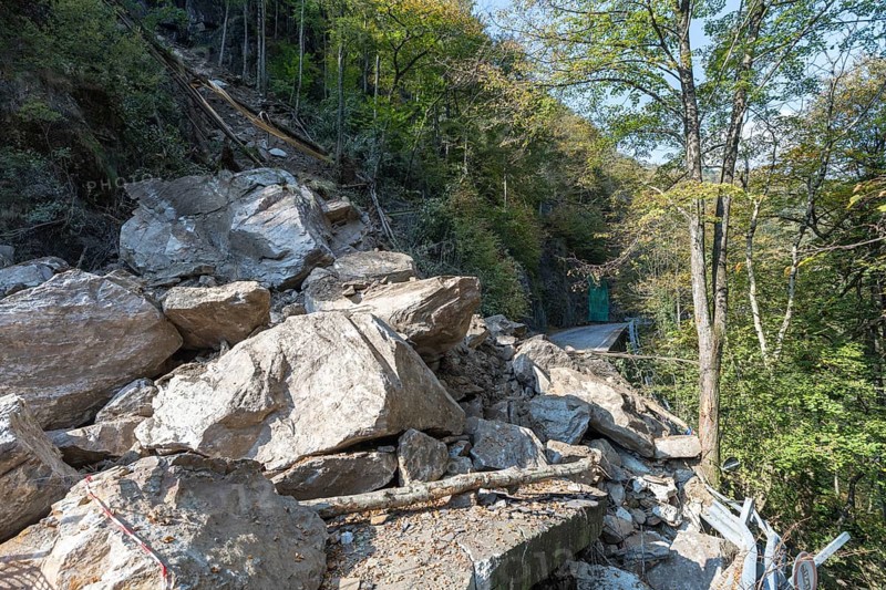 Rockfall on a narrow road