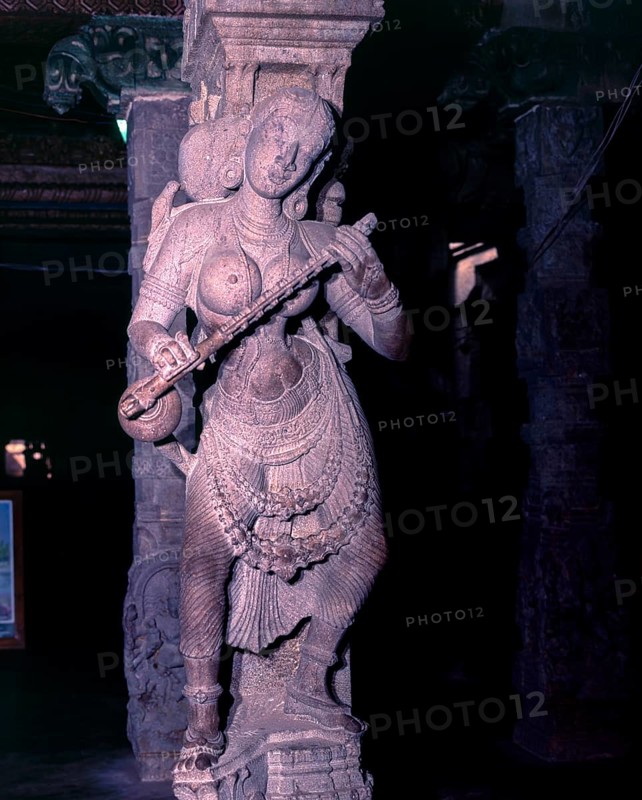 Statue of woman playing a veena in 1000 pillared hall in Sri Meenakshi temple