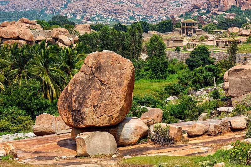 Giant boulder and ancient ruins in Hampi. Way to Vittala Temple. Sule Bazaar