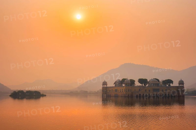 Tranquil morning at famous indian tourist landmark Jal Mahal