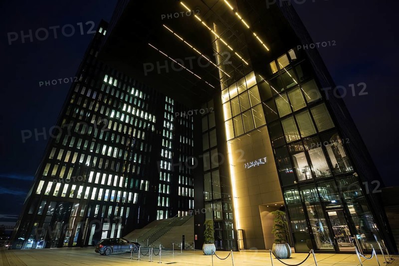 Hotel Hyatt Regency Duesseldorf at the tip of the harbour in the Media Harbour