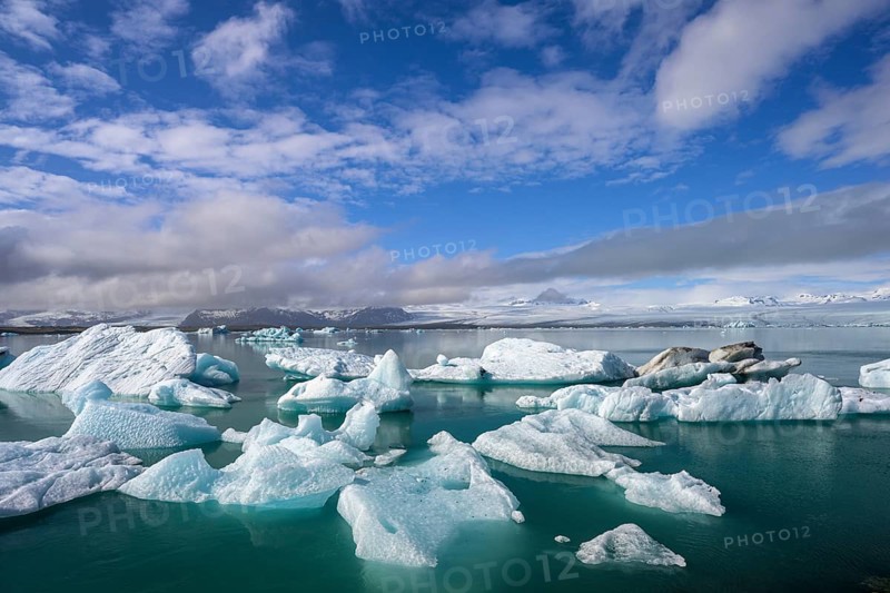 Icebergs in the glacial lake