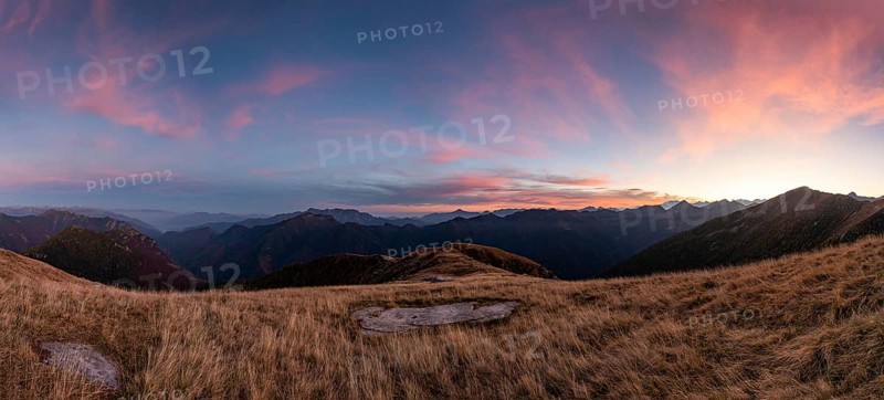 Panoramablick ueber das Vall di Salei Abendstimmung