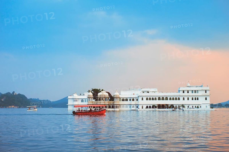 Romantic luxury India travel tourism