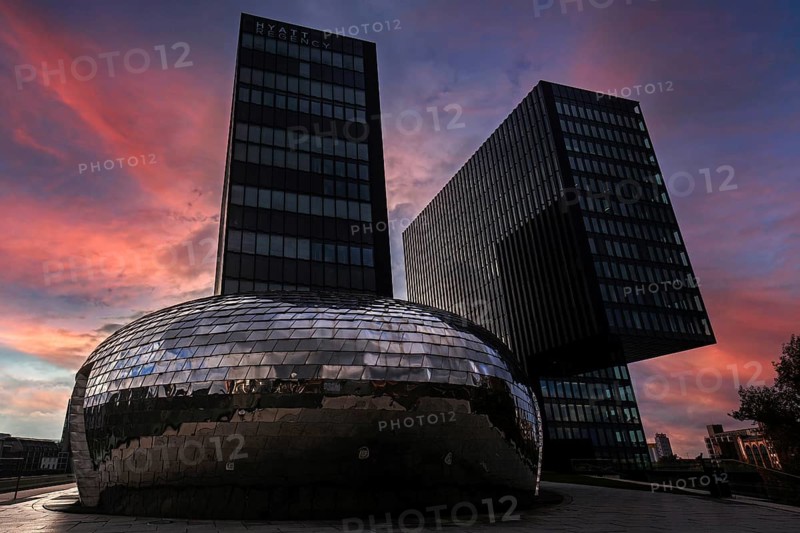 Hotel Hyatt Regency Duesseldorf with Pavillon Pebbles Bar at the Hafenspitze in the Media Harbour