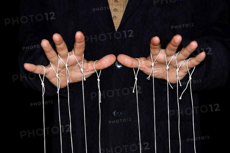 String-pulling puppeteer