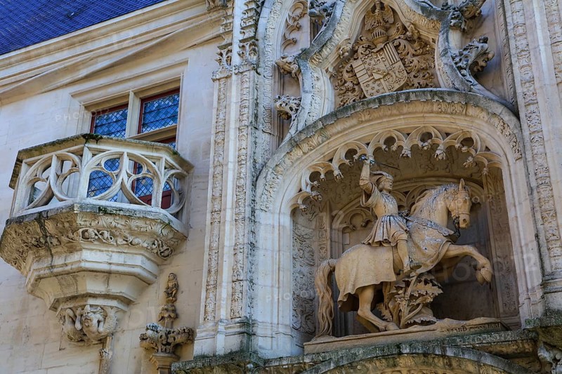Facade of the Palais des Ducs de Lorraine with equestrian statue of Duke Antoine de Lorraine