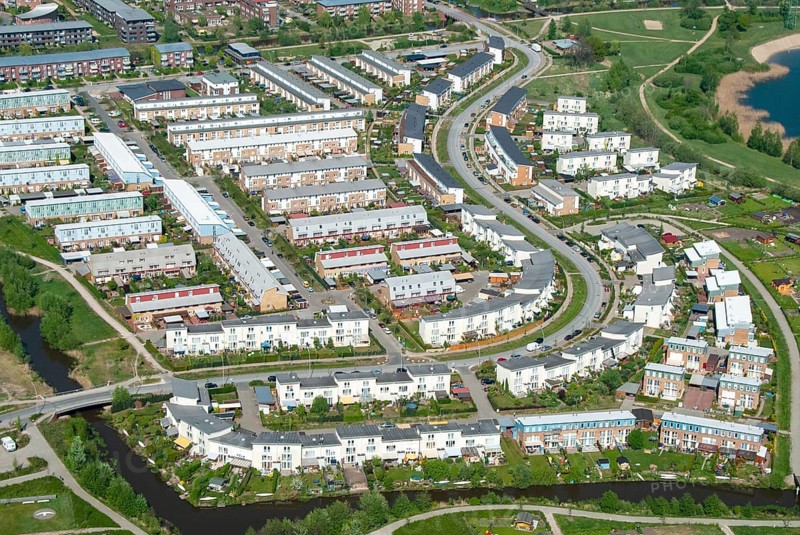 Terraced house estate in Neu Allermoehe West as aerial view