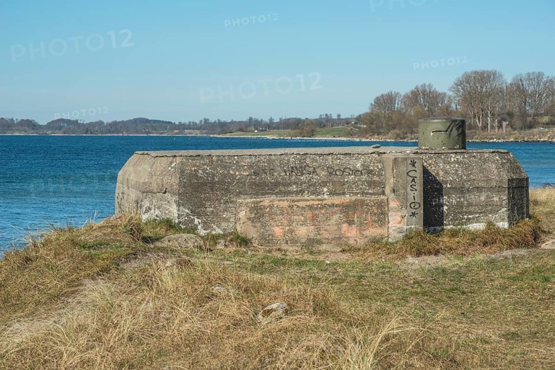 Concrete bunker in a more than 500 km long defensive line with 1063 concrete bunkers along the Scanian coast built during WW2 in 1939-1940. Now sealed. Ystad