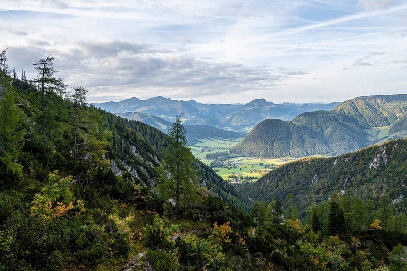 View from the ascent to the Mitterhorn through the valley at Lasbach