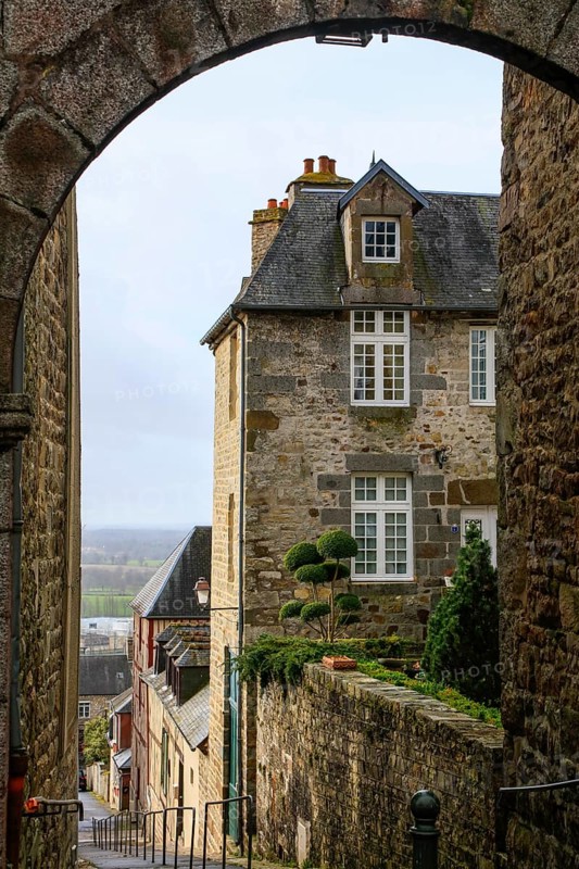 Stately house on the Rue du Palais de Justice
