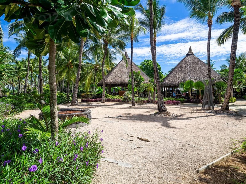Luxushotel La Pirogue Resort & Spa mit tropische Hotelanlage