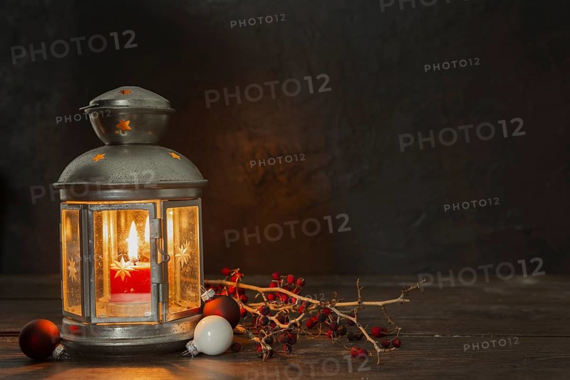 Arrangement with old lamp and twigs