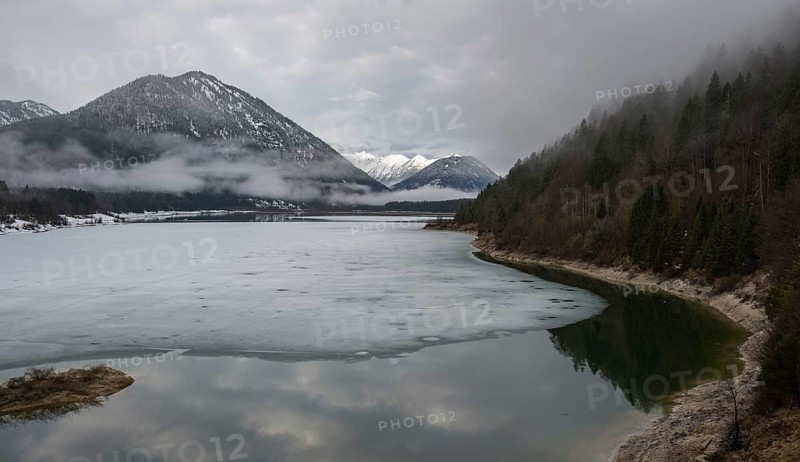 Morning fog at the Sylvenstein reservoir