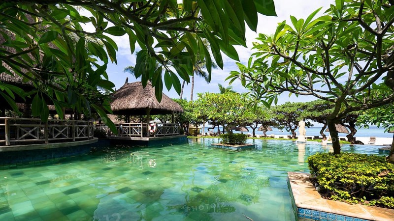 Luxushotel La Pirogue Resort & Spa mit tropische Hotelanlage