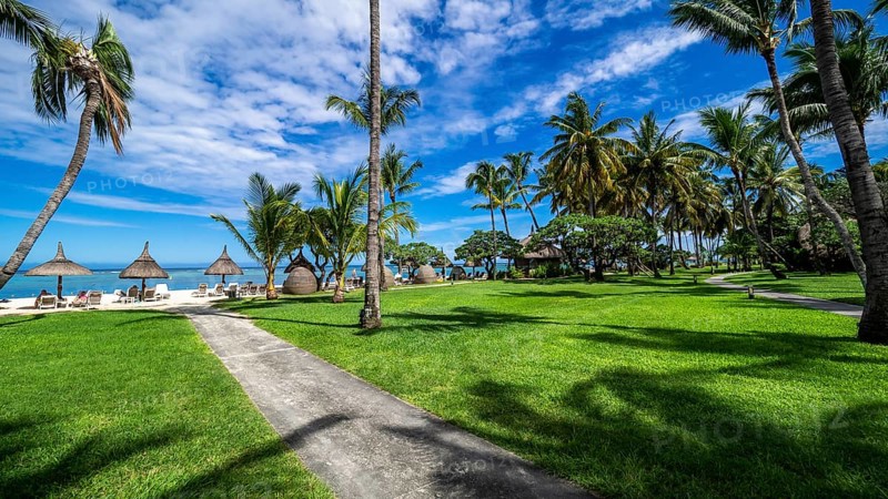 Luxushotel La Pirogue Resort & Spa mit tropische Hotelanlage