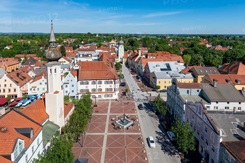 View from the city tower to the Schrannenplatz with the Frauenkircherl