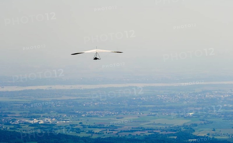 Hang glider with take-off from Monte Valinis