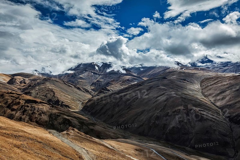 Himalayan landscape near Tanglang-La pass in Himalayas along Manale-Leh road