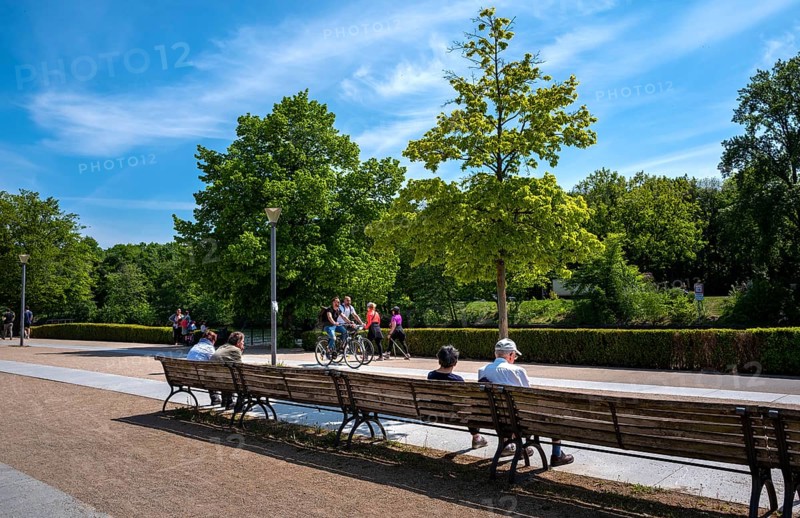 Promenade on the banks of the Spree near Bellevue Palace