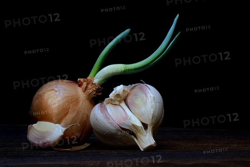 Sprouting common onion