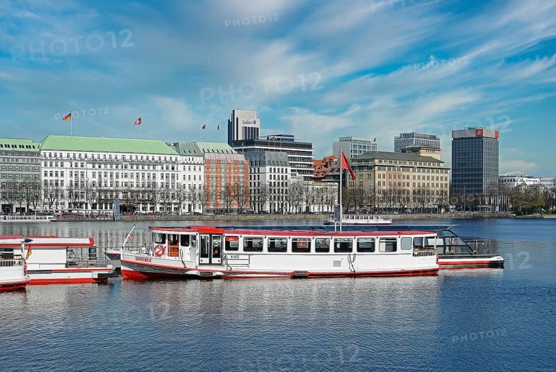 Alsterdampfer auf der Binnenalster