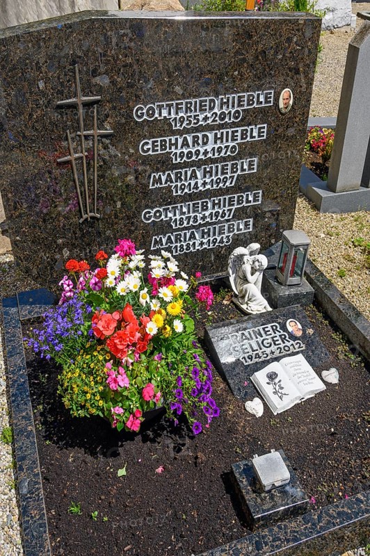 Tomb with floral decoration at St. Pelagius