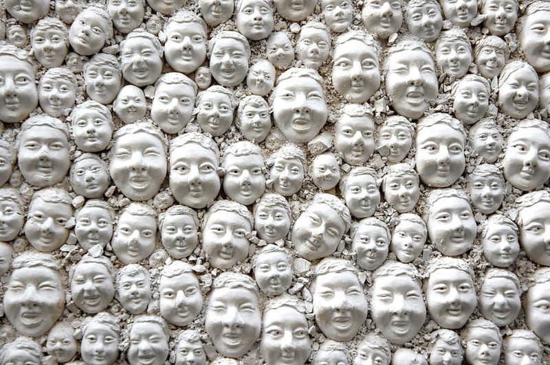 Plaster heads and faces