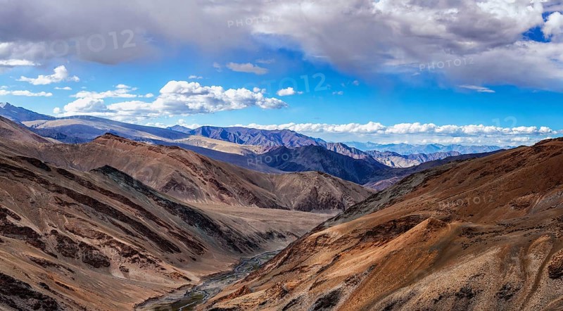 Himalayan landscape view from Tanglang la Pass
