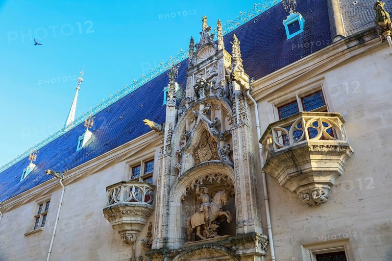 Facade of the Palais des Ducs de Lorraine with equestrian statue of Duke Antoine de Lorraine