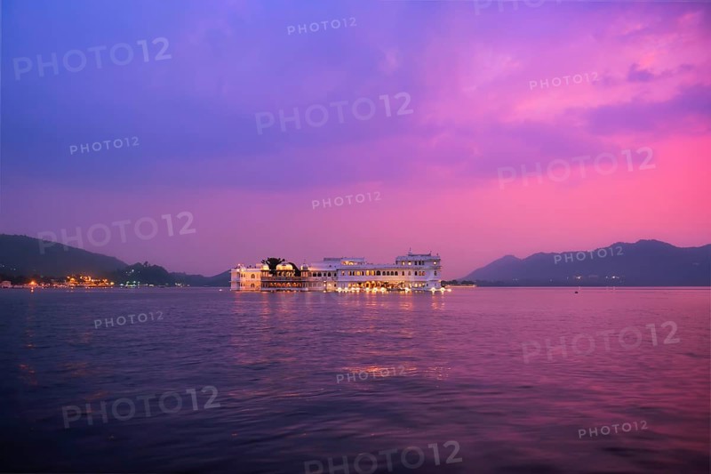 Romantic luxury India travel tourism
