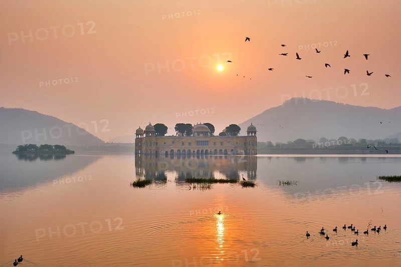Tranquil morning at famous indian tourist landmark Jal Mahal