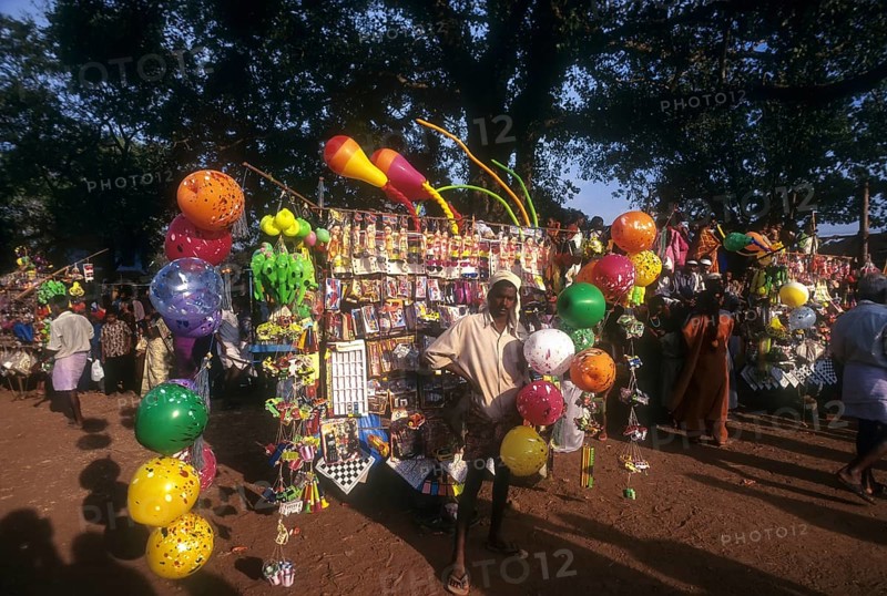 A traditional balloon vendor selling balloons during Anthimahakalan Kavu festival