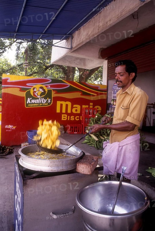 Banana chips frying