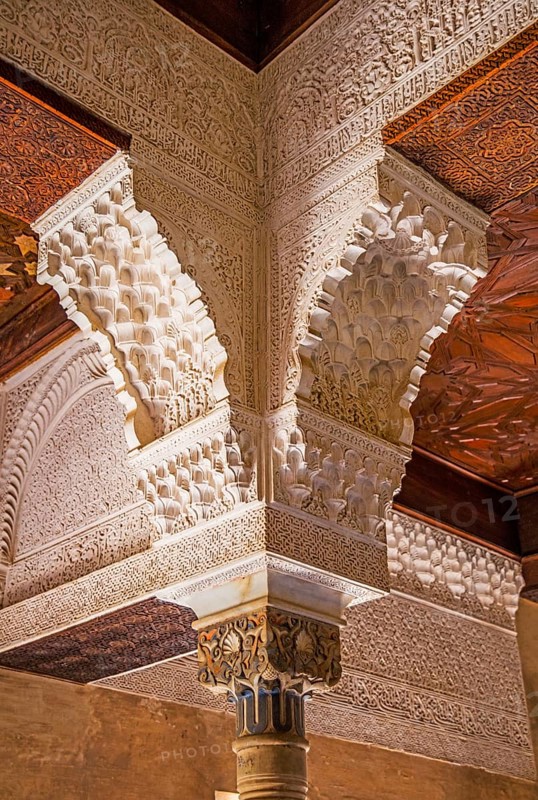 Columns decorated with stalactites