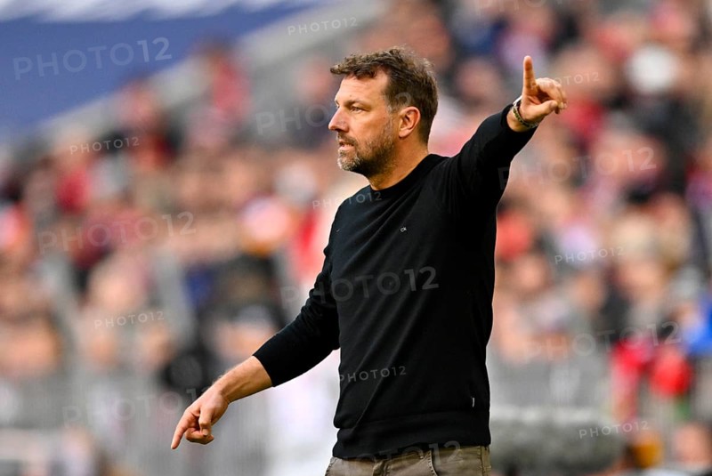 Trainer Coach Markus Weinzierl FC Augsburg FCA