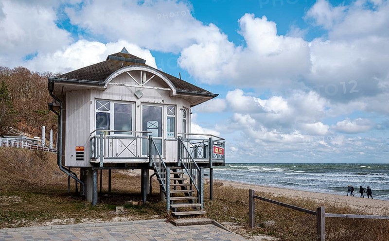 DLRG Rettungswacht am Strand bei Baabe