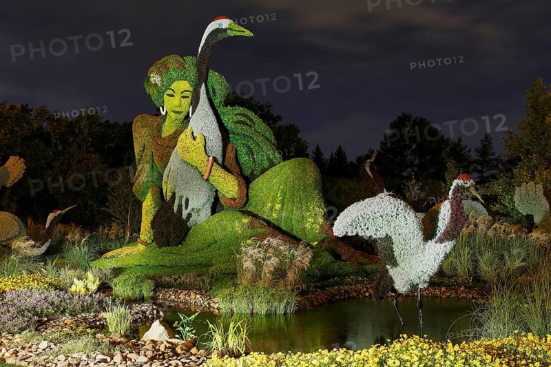 Light painting photography of a garden sculpture