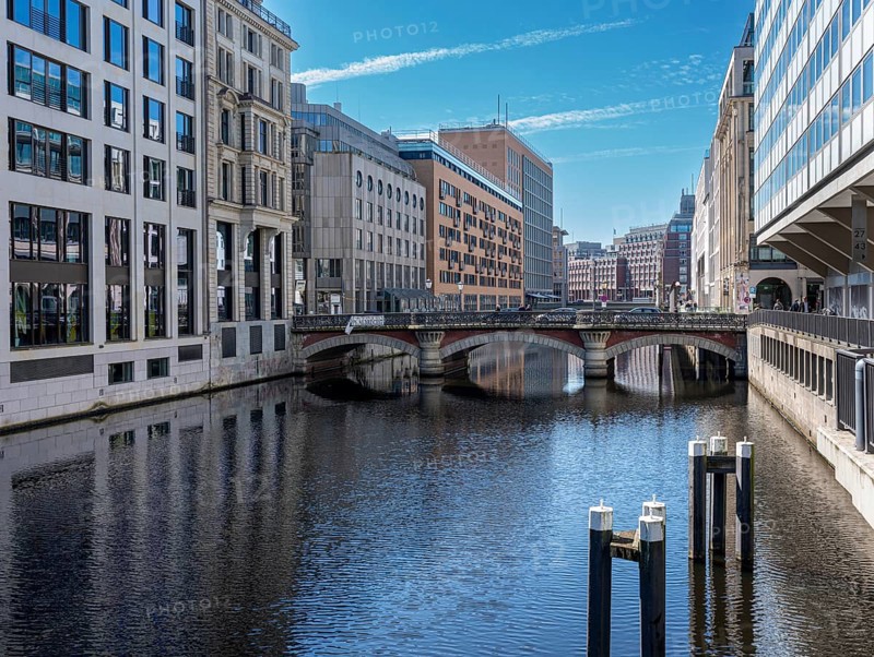 Residential and commercial buildings on Alsterfleet