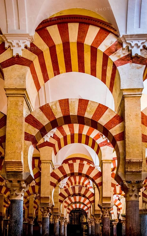 Forest of columns with alternating use of brick and stone and red and white paint